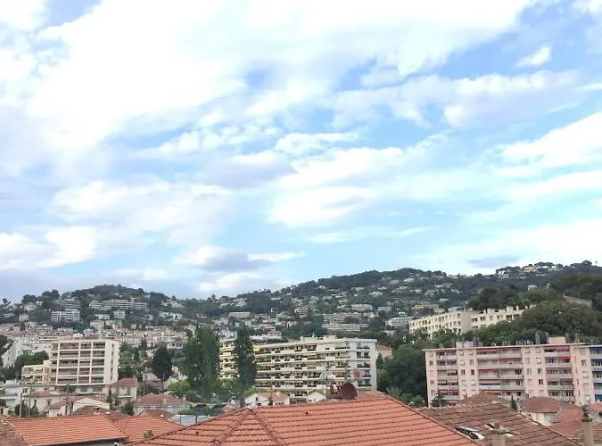 White Design Proche Cannes *