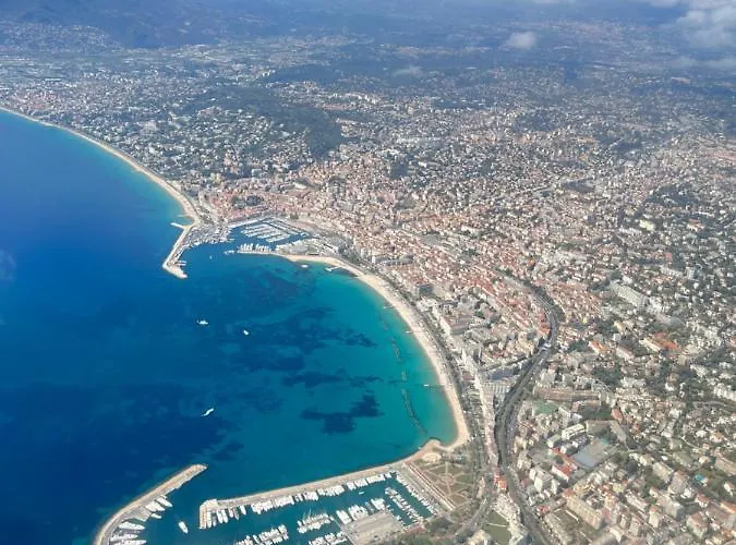 White Design Proche Cannes Apartment Le Cannet